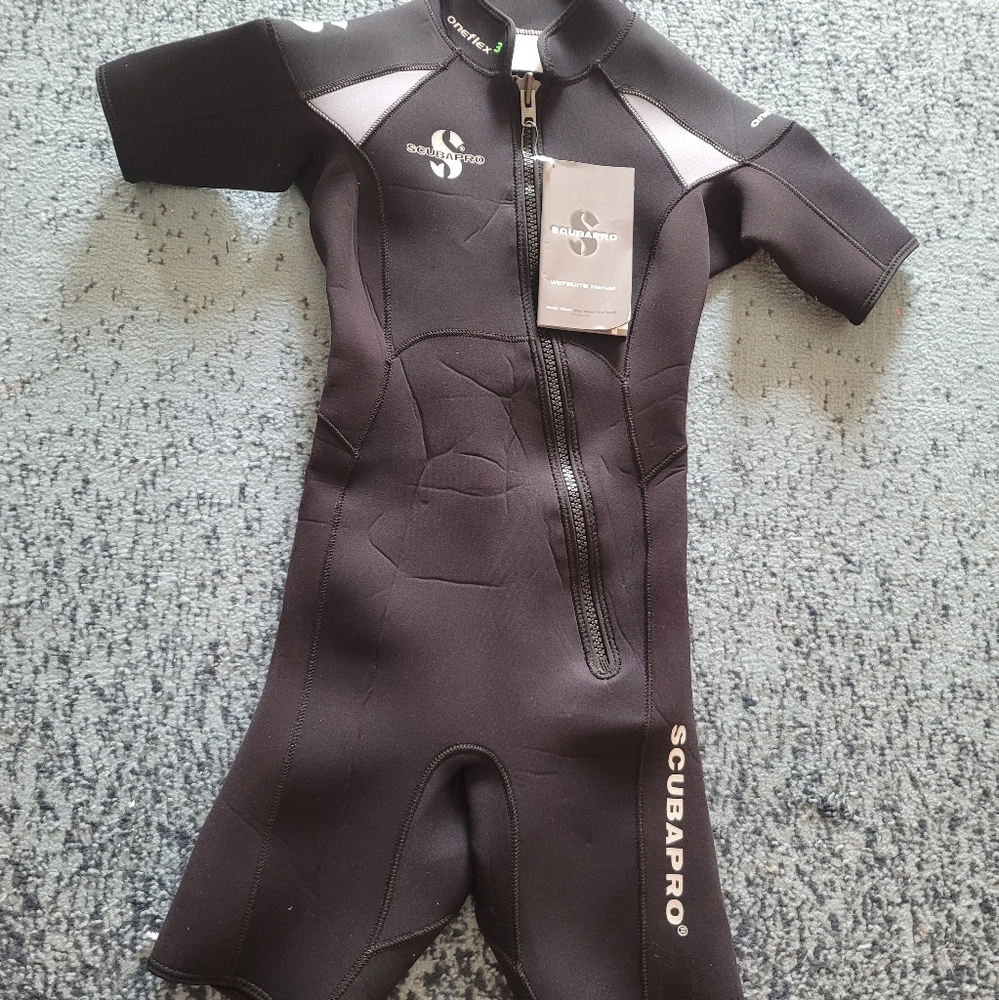 Ladies s scubaPro 3ml shorty wetsuit black and silver